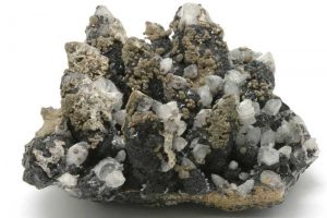 Semseyit, sfalerit, dolomit, křišťál