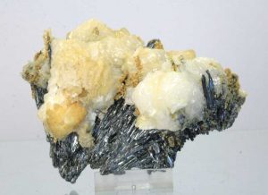 Kalcit, antimonit, dolomit