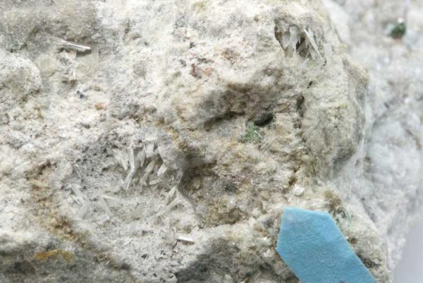 Clinocervantit, valentinit - Image 3