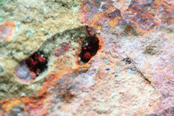 Kuprit, chalkotrichit, chrysokol – Bild 7