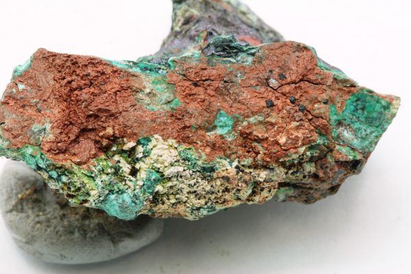Domeykite, cuprite - Image 6