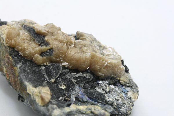 Valentinite, stibnite - Image 3