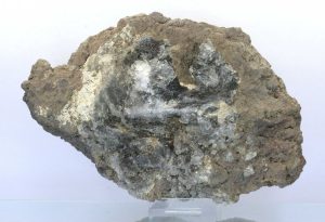 Hyalit, apatit (var. staffelit)