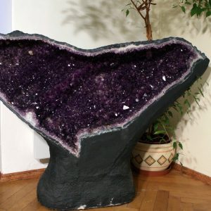 Unikátní geoda ve tvaru velrybí ploutve