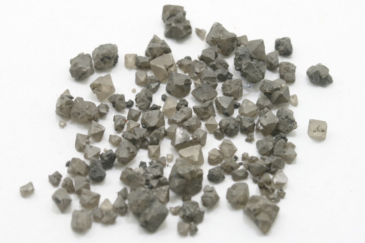 Senarmontit - Obrázek 2