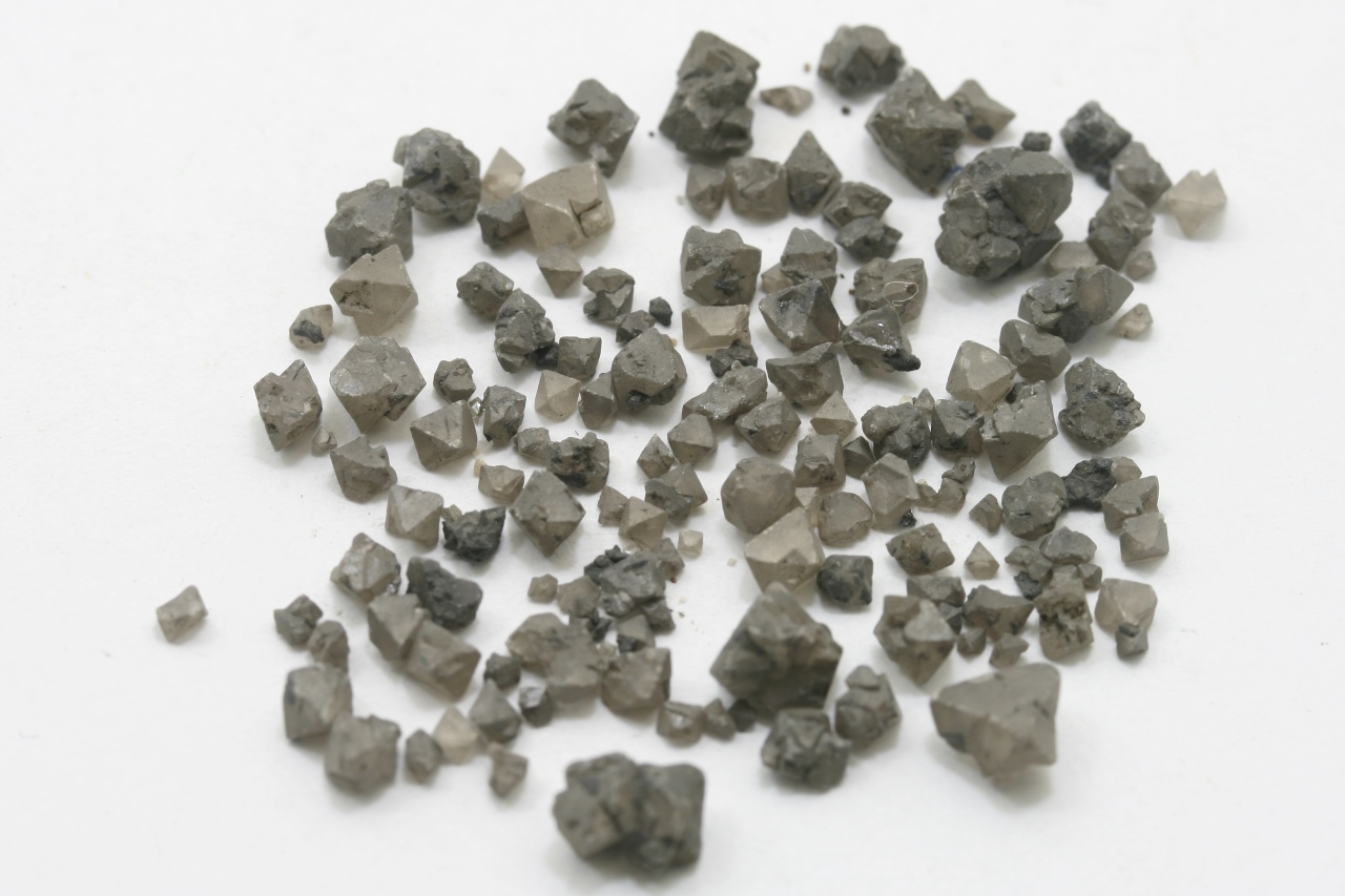 Senarmontit - Obrázek 3