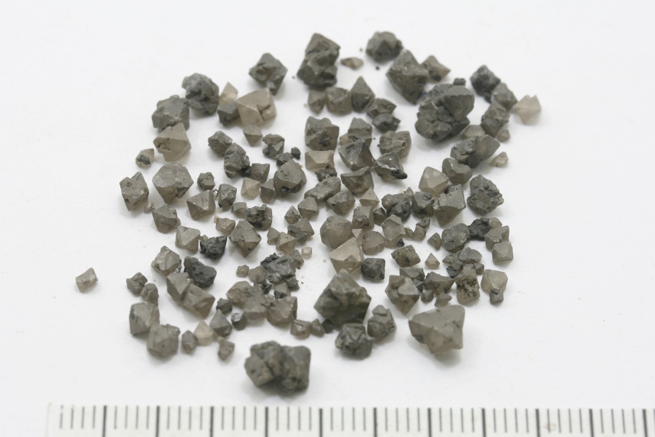 Senarmontit - Obrázek 4