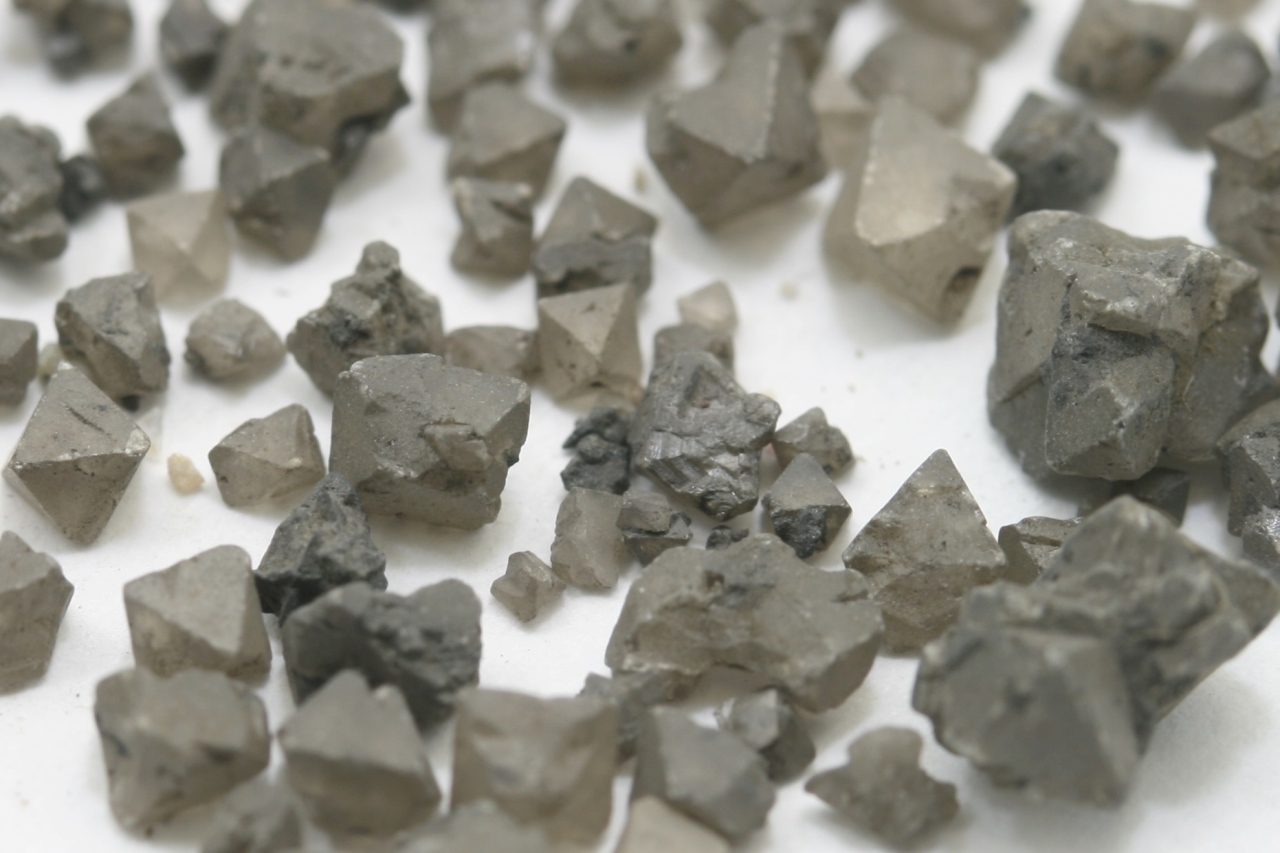 Senarmontit - Obrázek 6