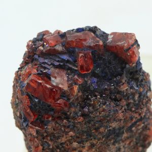 The term "Rodonit" does not appear to be translated in the provided documents     . The correct English term for "Rodonit" is "Rhodonite".