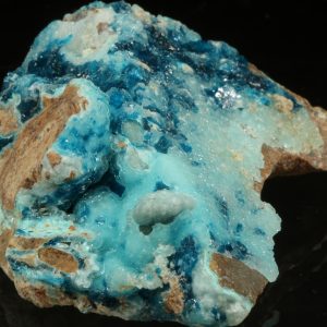 Veszelyit