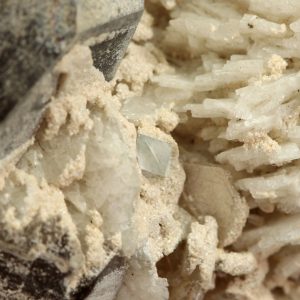 Topaz, albit, záhněda