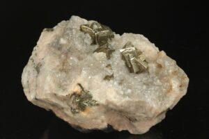 Pyrit, kalcit