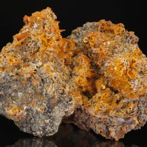 The term "Wulfenit" does not appear to be in the file provided and likely retains the same name in English, as it is the name of a mineral and such names are often not translated.