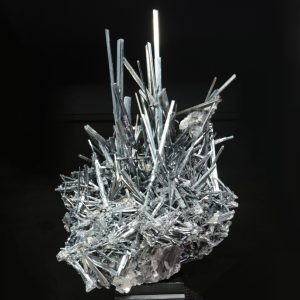 Antimonit: Stibnite .