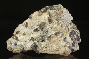 Staurolit, almandin