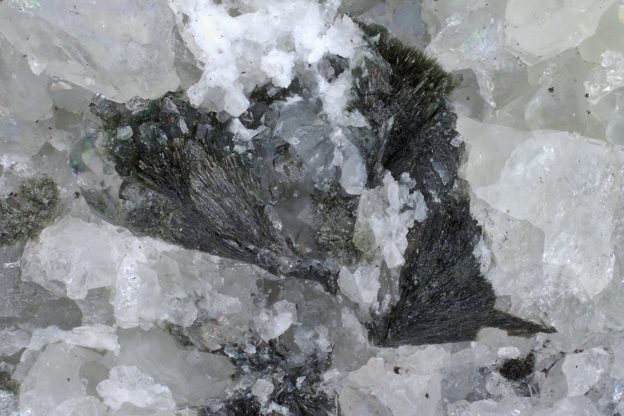 Julgoldit-Fe2+, pektolit - Obrázek 4