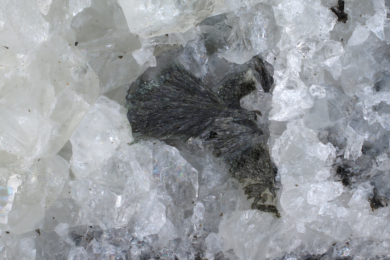 Julgoldit-Fe2+, pektolit - Obrázek 3