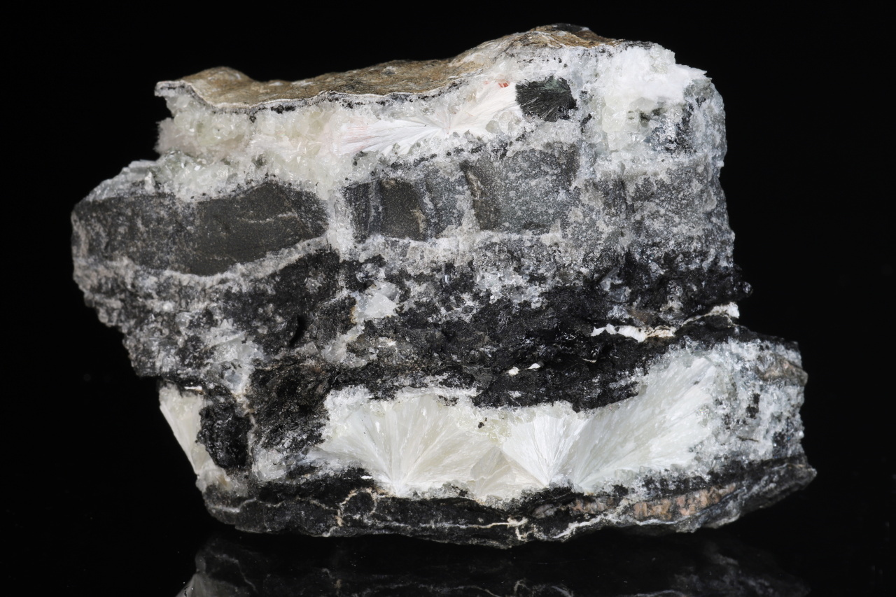 Julgoldit-Fe2+, pektolit - Obrázek 13