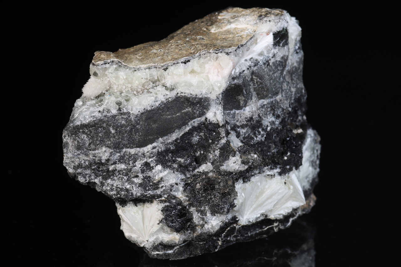 Julgoldit-Fe2+, pektolit - Obrázek 11